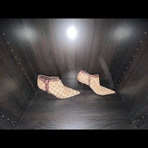 Vintage pointed toe Gucci ankle booties